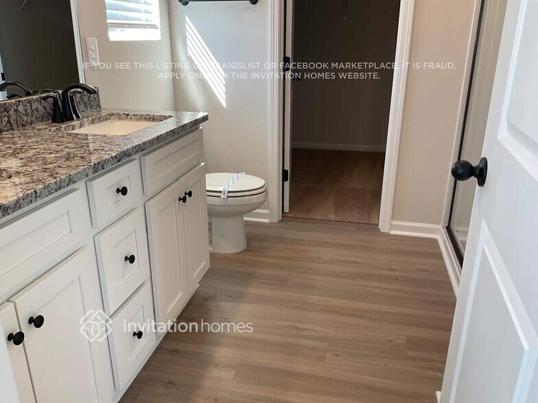 Building Photo - 3363 Fox Hall Dr