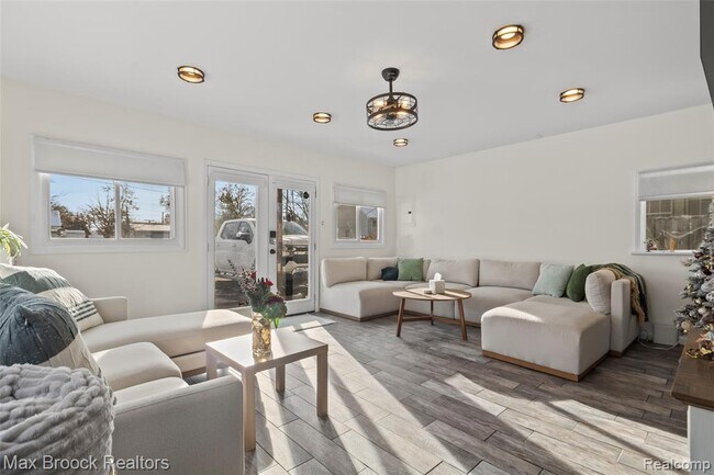 Building Photo - 3020 Grove St