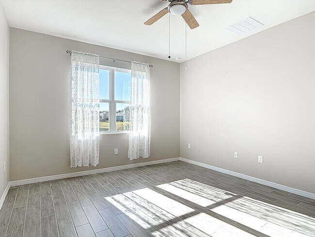 Building Photo - Beautiful Oak Leaf Preserve 3 Bedroom 2 Bathroom Smart Home