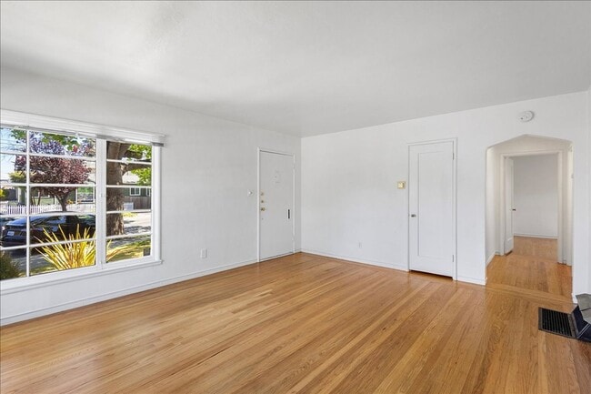 Building Photo - 1547 8th St