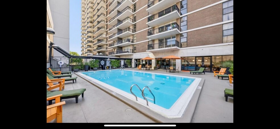 Building Photo - 620 Peachtree St NE