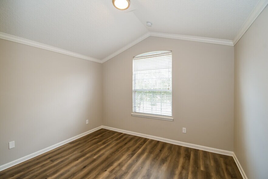 Building Photo - 9224 Redtail Dr