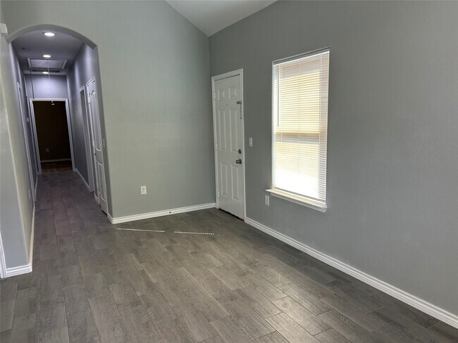 Building Photo - 16956 W Ivanhoe St