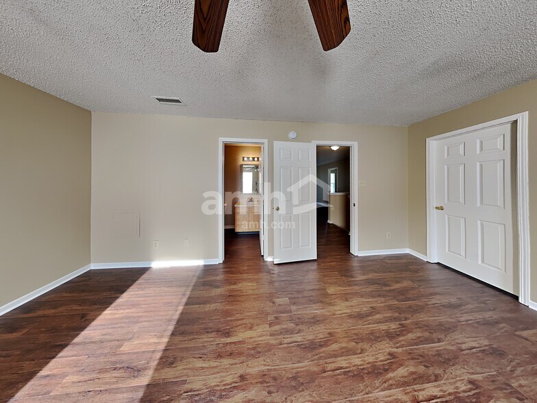 Building Photo - 6710 Waverhill Dr