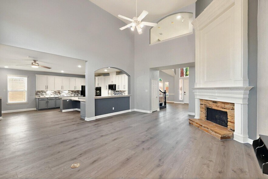 Tall ceilings - 4509 Stargazer Dr