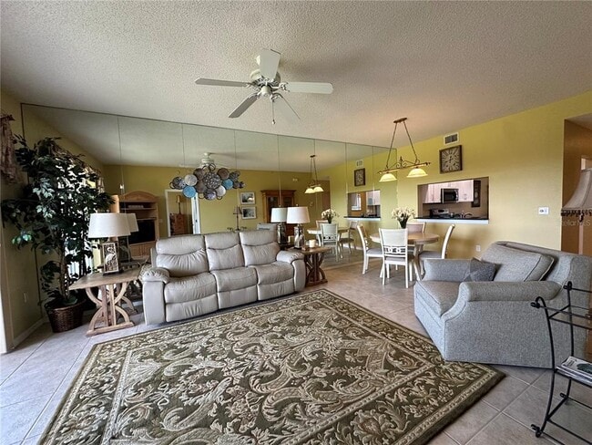 Building Photo - 9610 Club S Cir