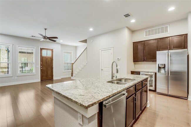 Building Photo - 2520 Bluebonnet Ln