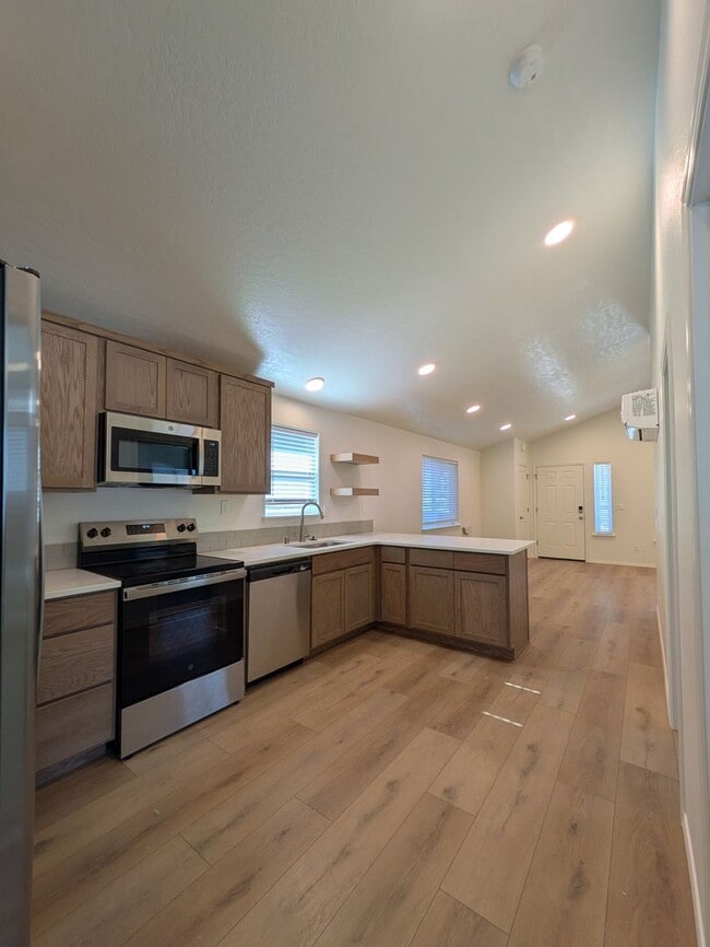 Building Photo - New Single Level Home in New SunRidge Community