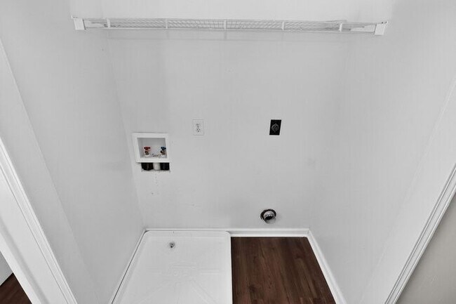 Building Photo - Spacious 4BD/2.5BA Home in Winding Creek!