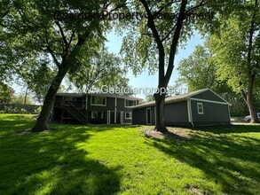 Building Photo - Renovated Side By Side Town Home, 2 Full baths, 2 Full Garage Spaces, Video Walk Through