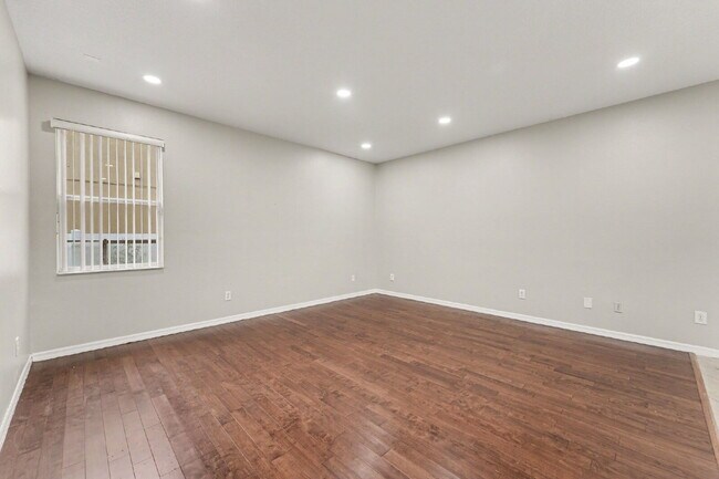 Building Photo - 2056 Clapper Tr