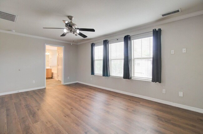 Building Photo - 2143 W Marconi Ave