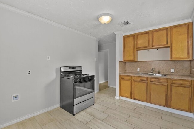 Building Photo - 3718 Dreyfus St