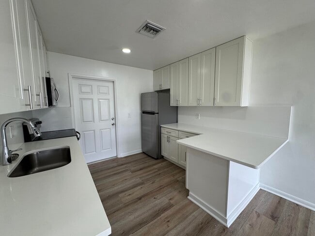 Building Photo - 1235 Beach Rd