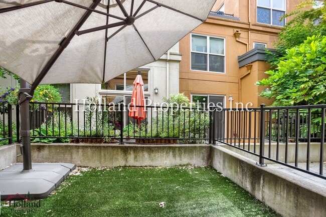 Building Photo - 6267 NE Carillion Dr