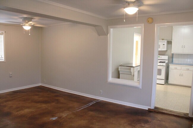 Building Photo - 3 BEDROOM WILSHIRE