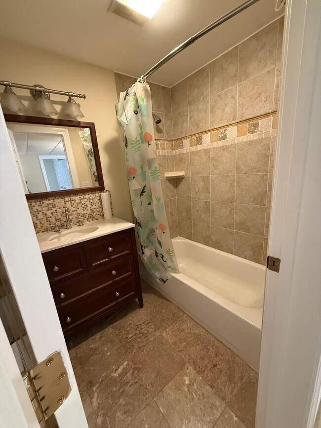 Building Photo - WOW!  5 BED/3 BATH DOWN THE STREET FROM B.U.!!!  Laundry in-unit!