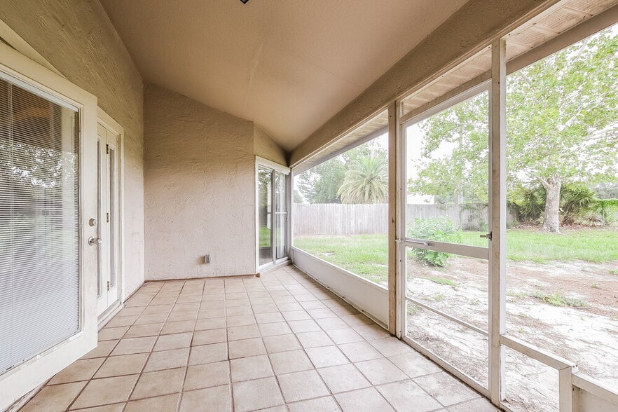 Building Photo - 2523 Dovetail Dr
