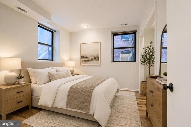 Building Photo - 1211 Light St