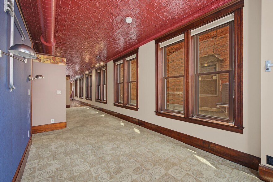 Building Photo - 318 N Main St
