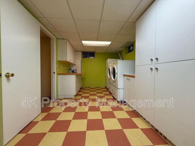 Building Photo - 1015 Carlos Dr