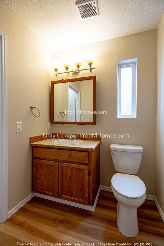 Building Photo - Open-Concept Living with Easy Portland Com...