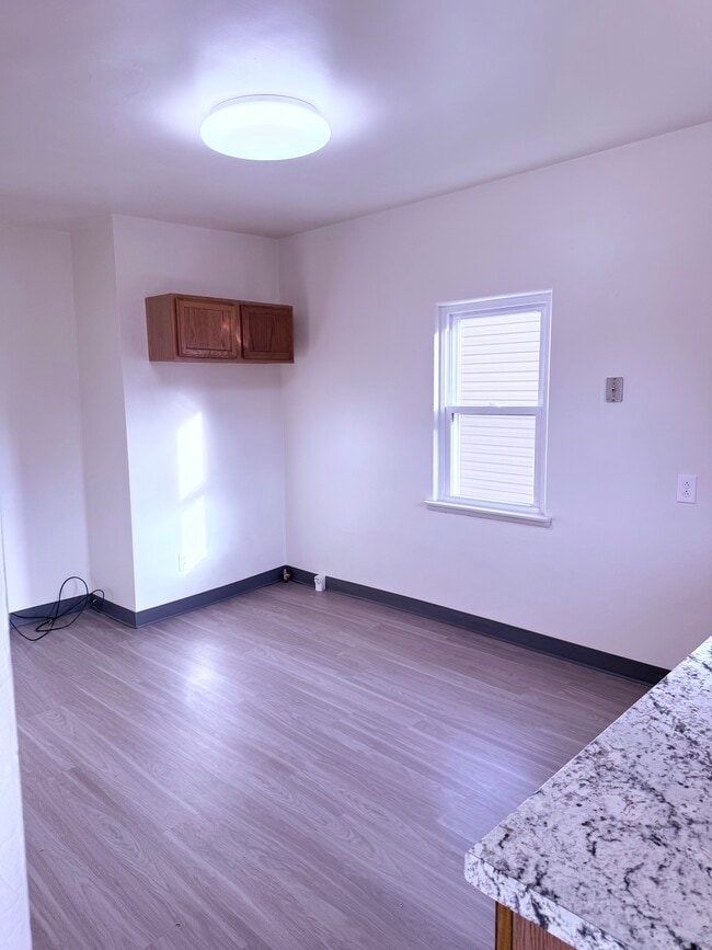 Building Photo - 1407 Elm St