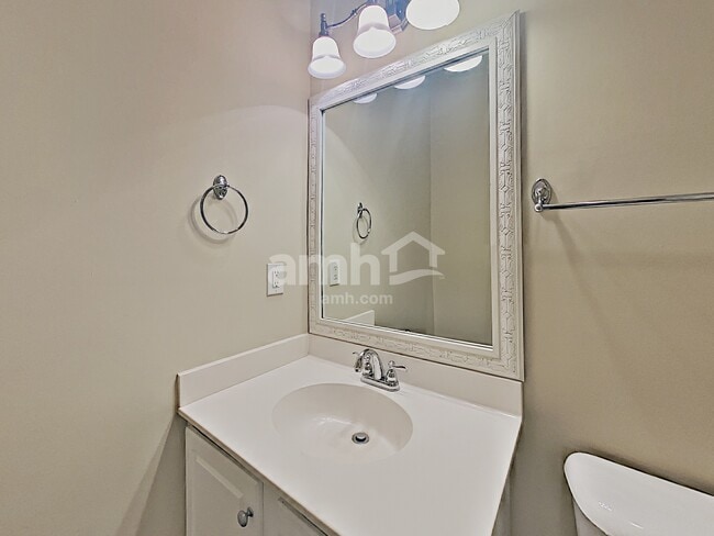 Building Photo - 1523 Cardinal Ln