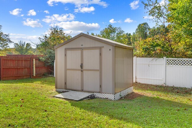 Building Photo - 3803 Derbyshire Dr