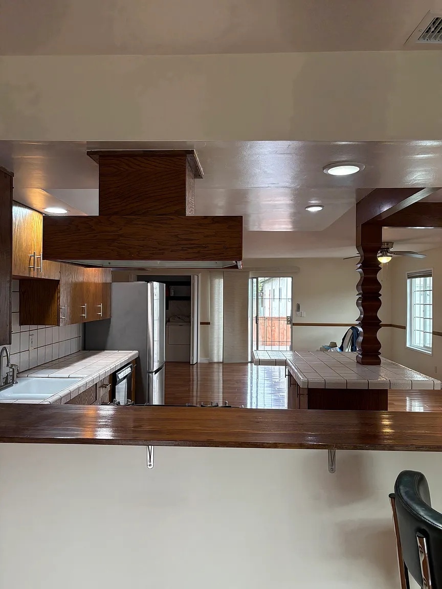 Building Photo - 1843 Santa Fe Ave