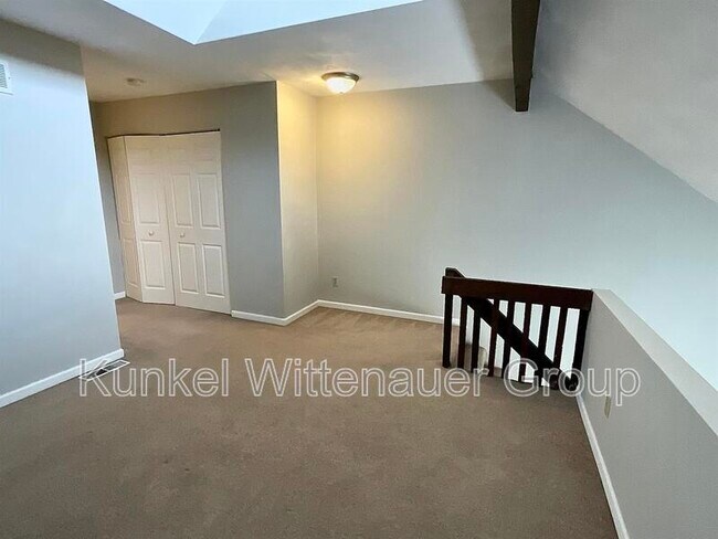 Building Photo - 435-7 Ponderosa Ave