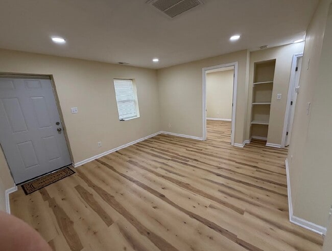Building Photo - Stylish Renovated Home ! Move in Specials!