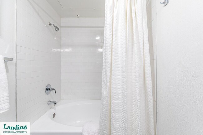 Building Photo - 1000 Henderson St