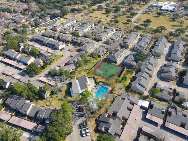 Building Photo - 2379 Briarwest Blvd