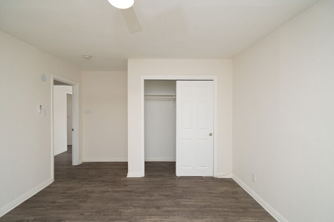 Building Photo - COZY 2 BED 1 BATH UPSTAIRS UNIT