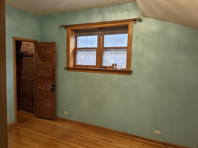 Building Photo - 4155 W Wellington Ave