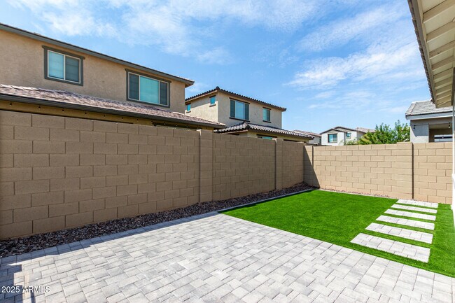 Building Photo - 10029 E Tahoe Ave