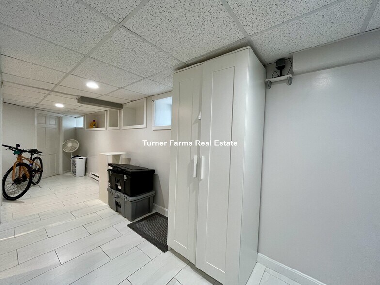 Building Photo - 77 Fairfax St