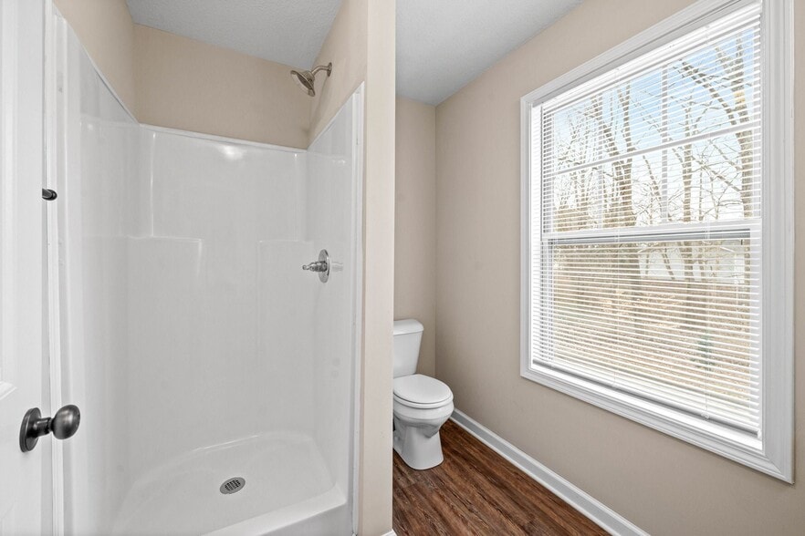 Building Photo - 1560 E Knollwood Cir