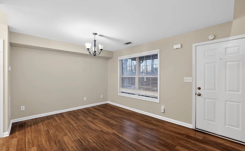 Building Photo - 2732 Silver Hill Terrace SE