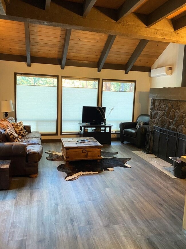 Building Photo - Furnished Cabin in Black Butte Ranch