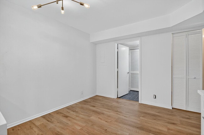 Building Photo - 1010 NE 8th Ave