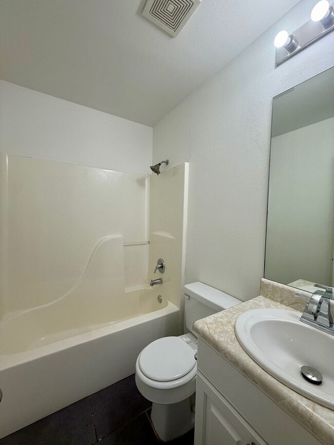 Building Photo - 13706 Apple Glen Cove