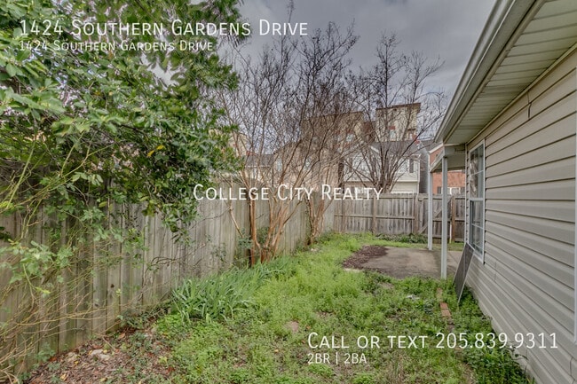 Building Photo - 1424 Southern Gardens Dr