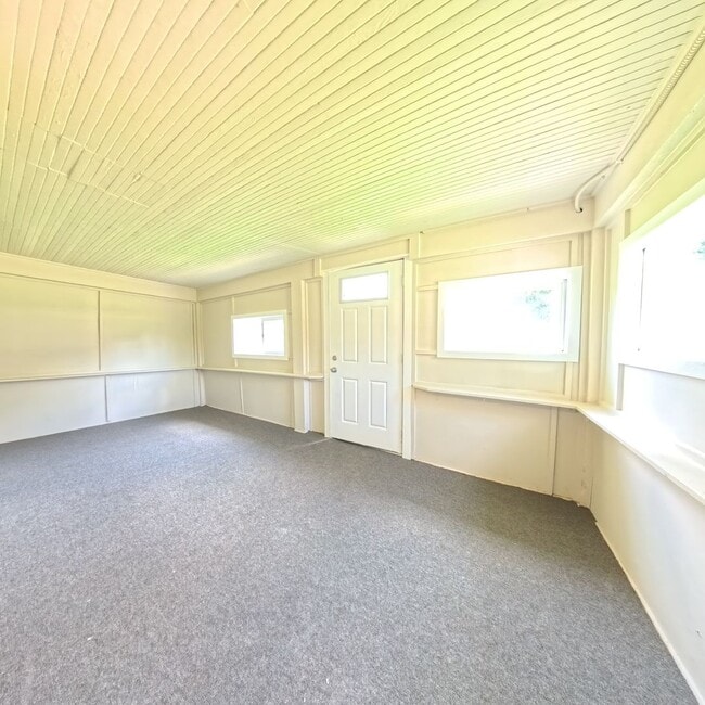 Building Photo - Newly remodeled 3 bedroom 1 bathroom home-...