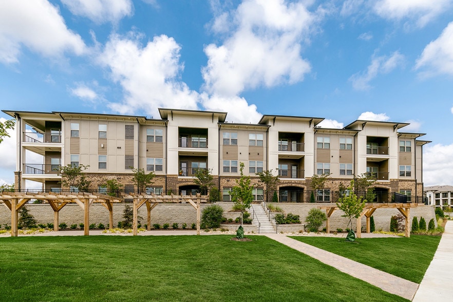 Building Photo - The Luxe of Huntersville