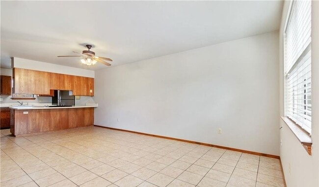 Building Photo - Townhome 2 Blocks from Downtown Siloam
