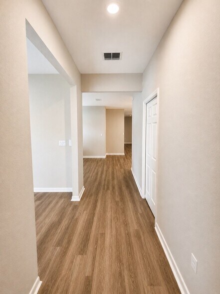 Building Photo - 10682 SW 76th Ct