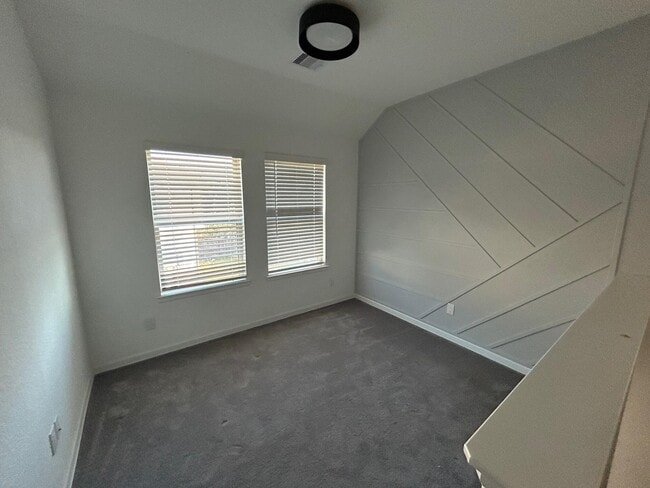 Building Photo - 975 Lars Trek Trail