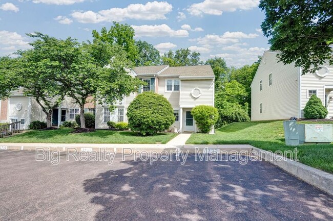 Building Photo - 1732 Rosewood Ct